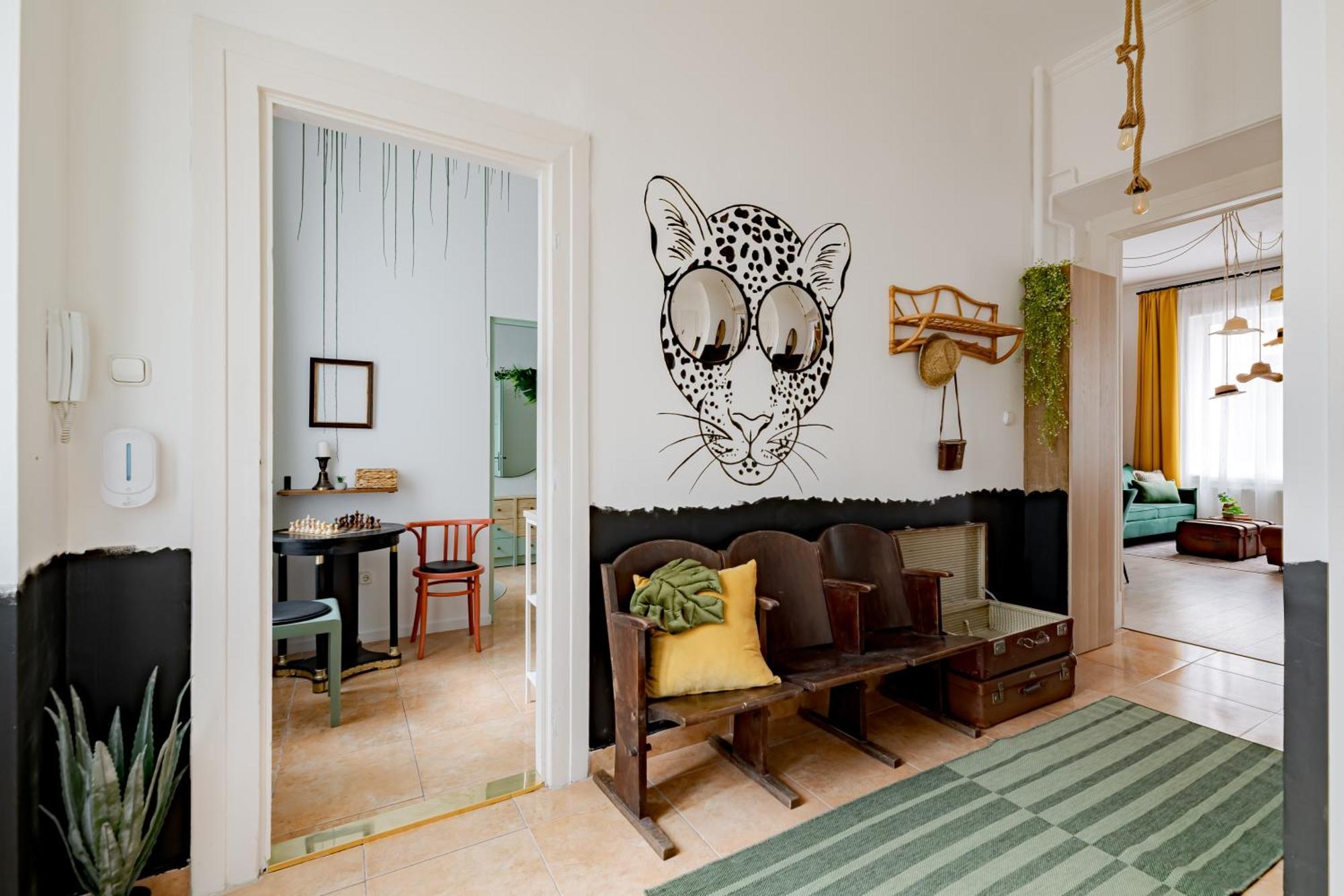 Jungle Aesthetics Downtown Apartman Aircon And Garage Parking Budapest Exterior foto