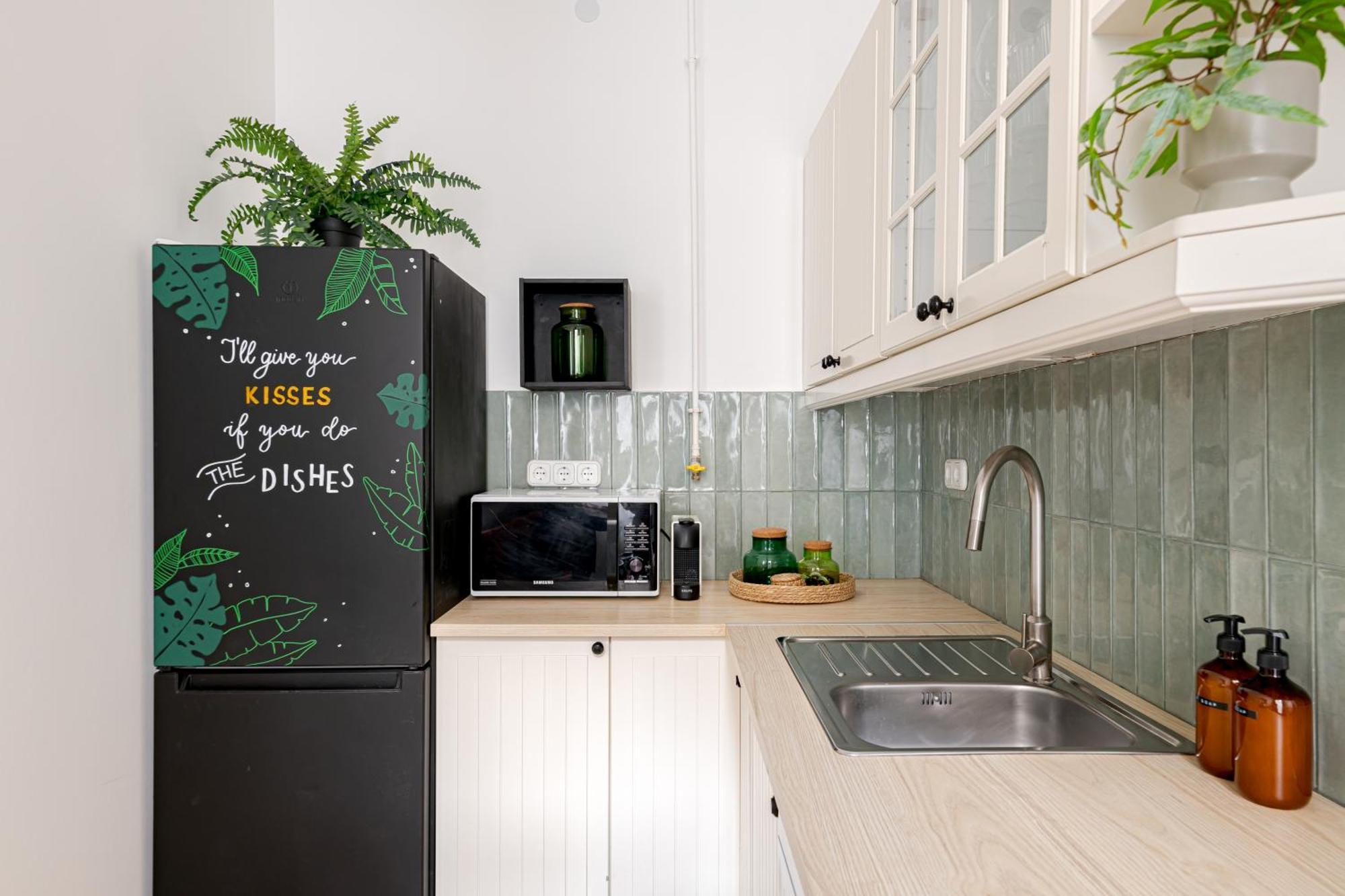 Jungle Aesthetics Downtown Apartman Aircon And Garage Parking Budapest Exterior foto