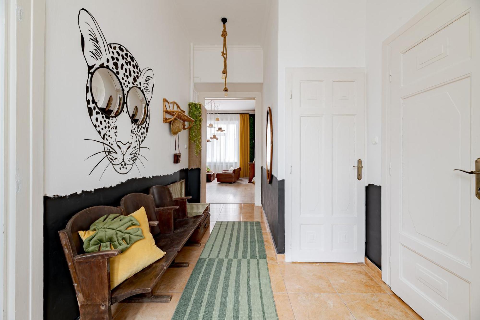 Jungle Aesthetics Downtown Apartman Aircon And Garage Parking Budapest Exterior foto